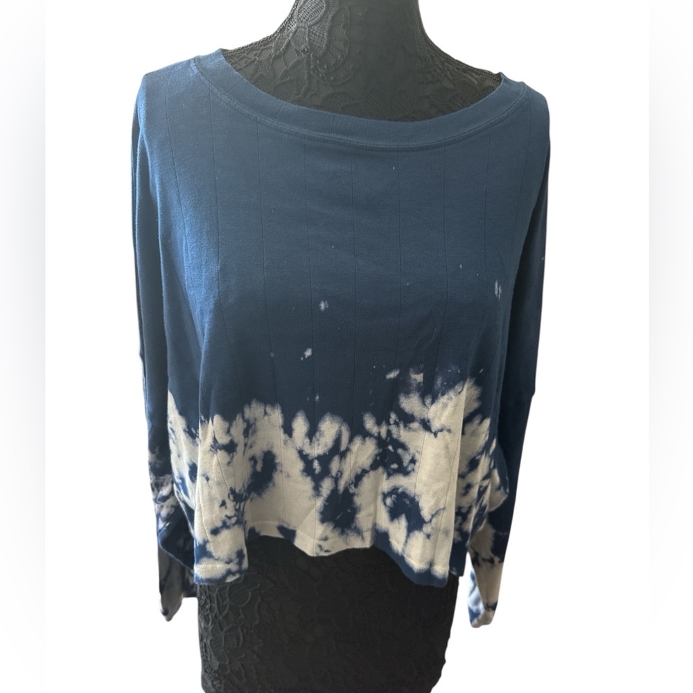 Maronie Women's Navy Tie-Dye Top size medium